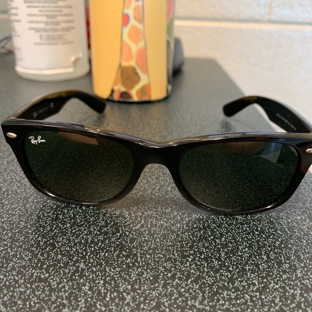 New wayfarer black ray bans